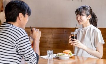 “相談女”は武器になる｜弱さを魅力に変える恋愛心理術